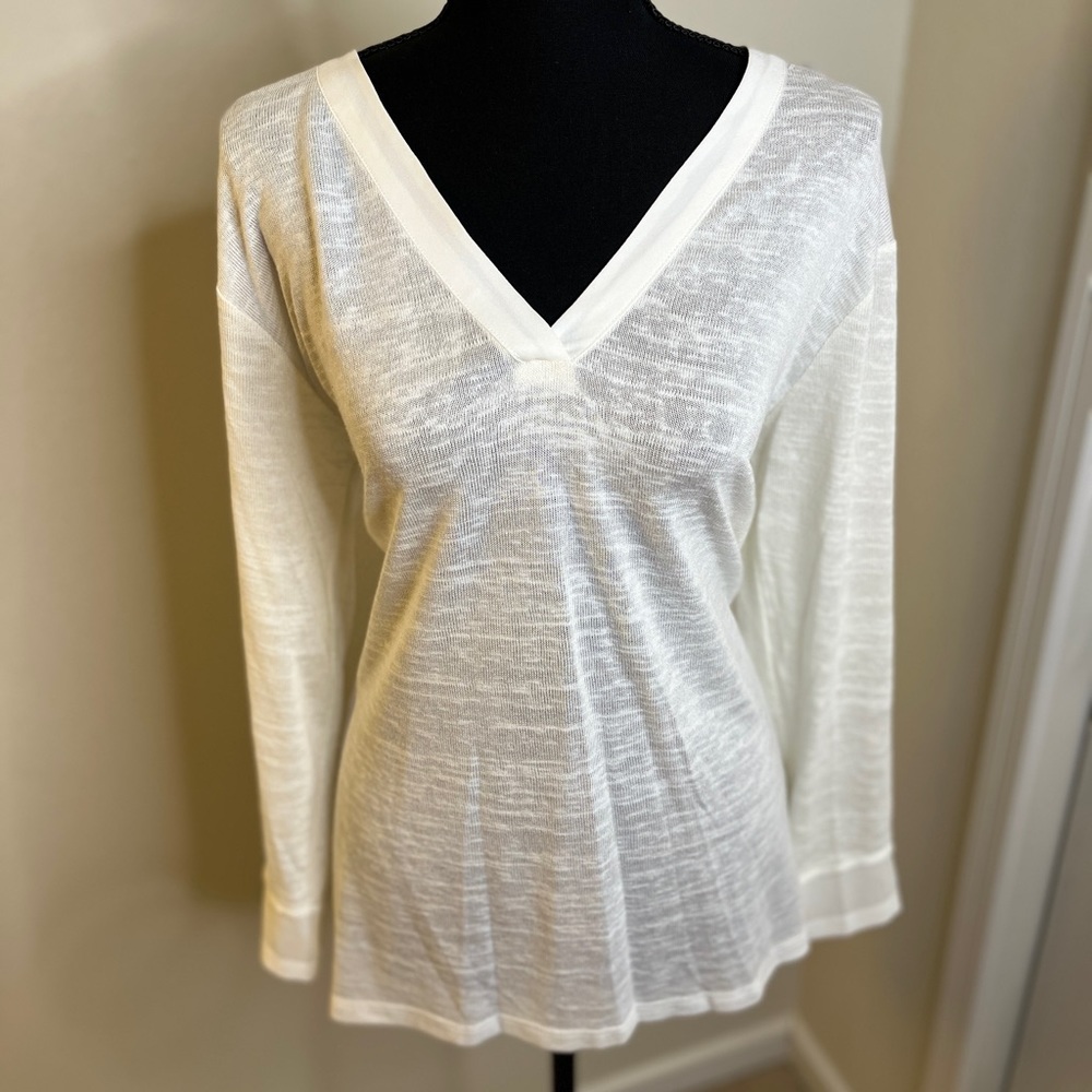 Elegant White V-Neck Sweater